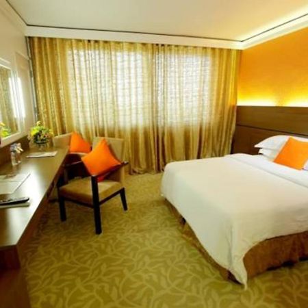 The Royal Mandaya Hotel Davao Exterior photo