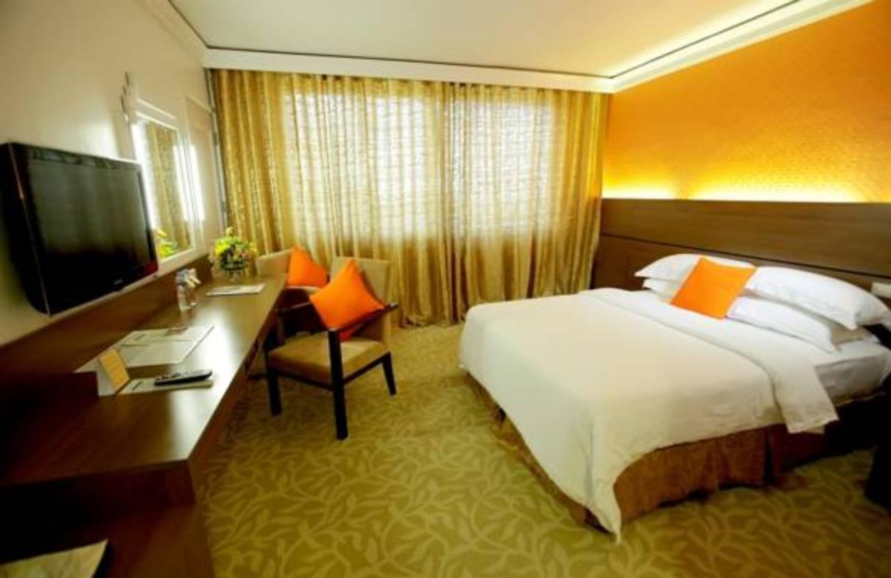 The Royal Mandaya Hotel Davao Exterior photo