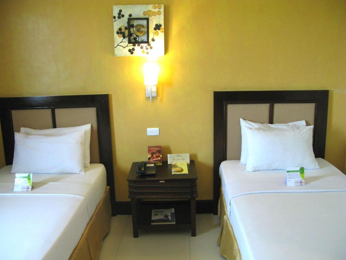 The Royal Mandaya Hotel Davao Exterior photo