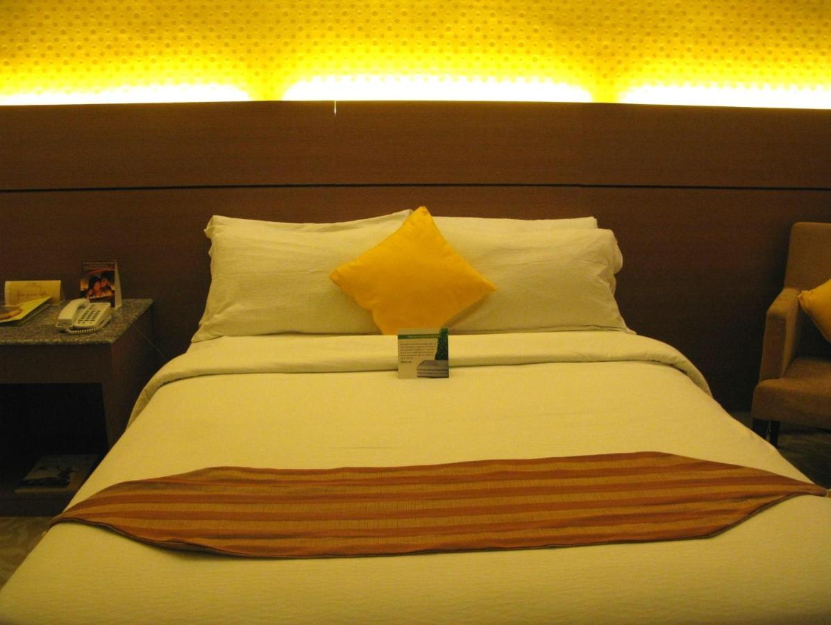 The Royal Mandaya Hotel Davao Exterior photo